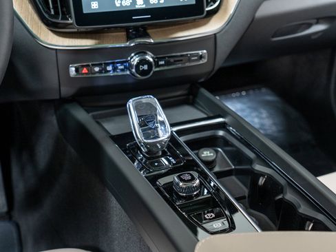 New 2026 Volvo XC60 B5 Plus w/ Protection Package Premier image 20