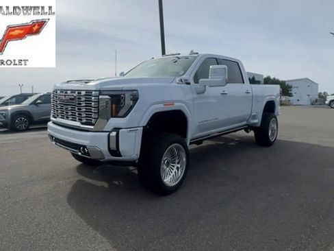 Used 2026 GMC Sierra 2500 Denali w/ Denali Reserve Package image 4
