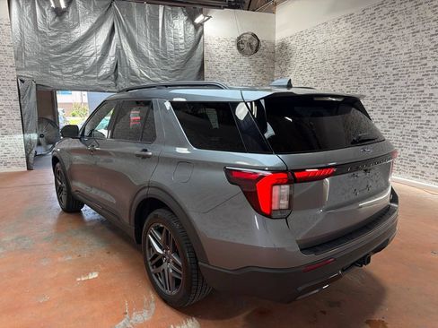 Used 2025 Ford Explorer ST-Line w/ ST-Line Street Pack AWD/4WD image 5