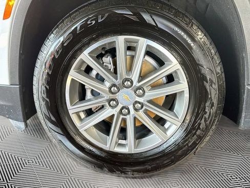 Used 2023 Chevrolet Traverse LT AWD/4WD image 32