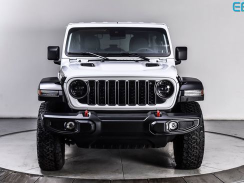 Used 2025 Jeep Wrangler Unlimited Rubicon w/ Convenience Group AWD/4WD image 8