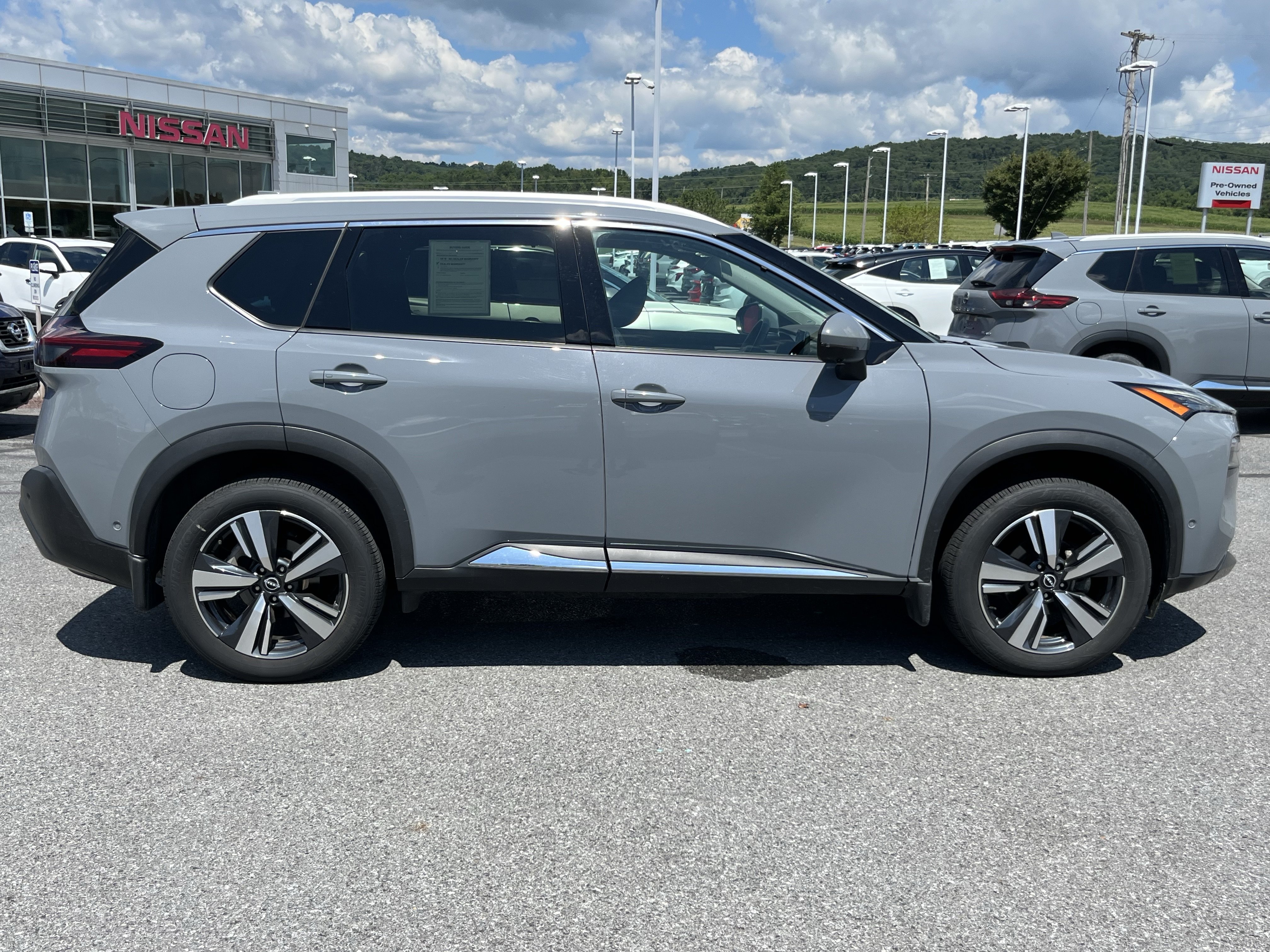Used 2022 Nissan Rogue SL w/ SL Premium Package AWD/4WD image 2