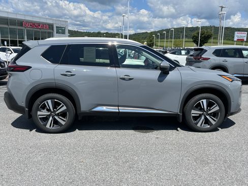Used 2022 Nissan Rogue SL w/ SL Premium Package AWD/4WD image 2