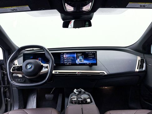 Used 2023 BMW iX xDrive50 w/ Sport Package image 27