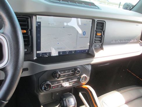 Used 2022 Ford Bronco Badlands image 25