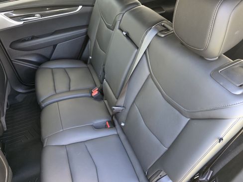 Used 2023 Cadillac XT6 Sport w/ Technology Package AWD/4WD image 15