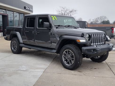 Used 2021 Jeep Gladiator Overland w/ Uconnect 4C Nav & Sound Group image 13