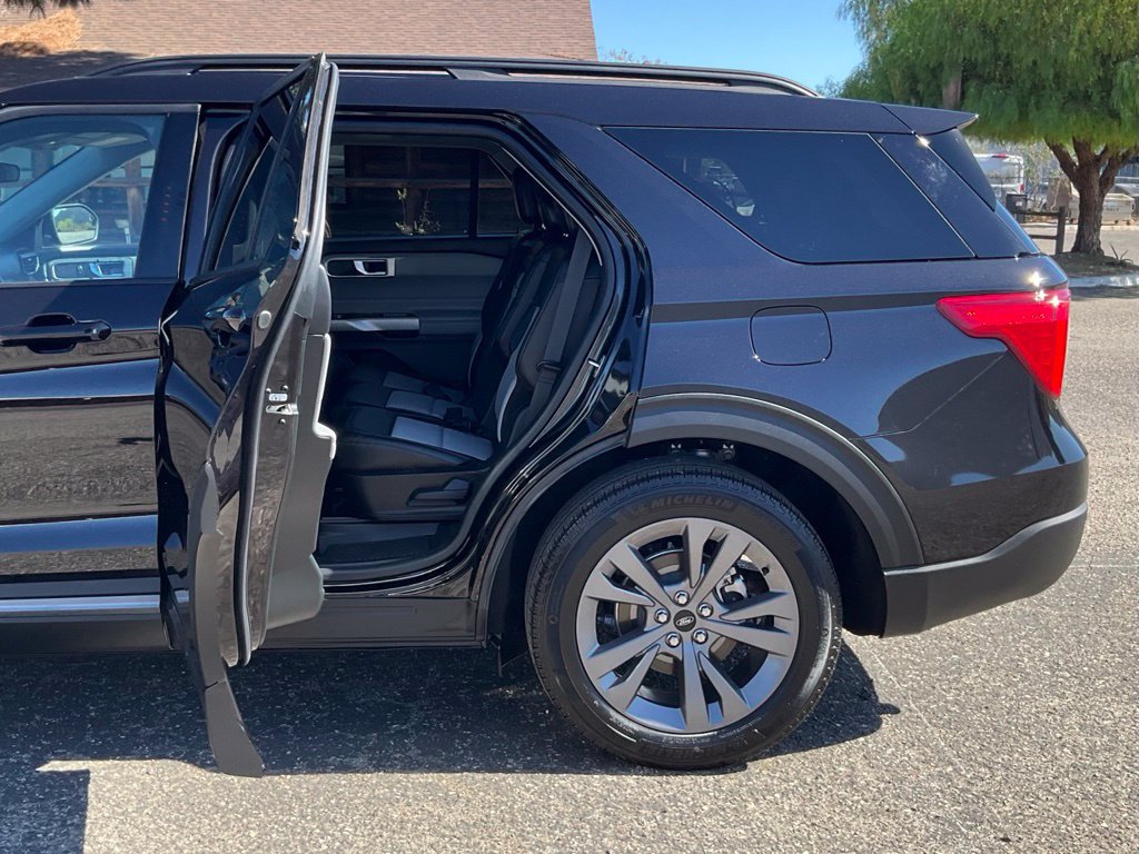 Used 2023 Ford Explorer XLT w/ Equipment Group 202A RWD image 21