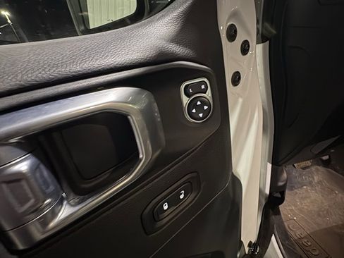 Used 2021 Jeep Wrangler Unlimited Sahara image 13