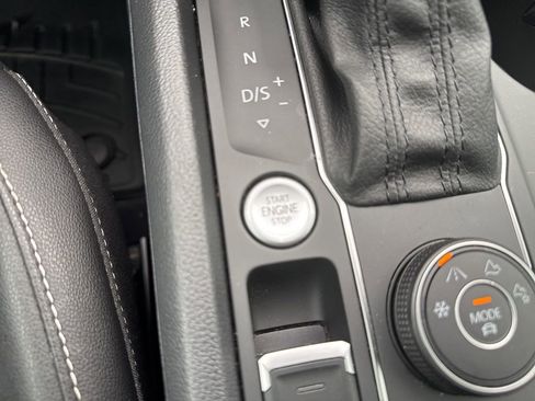 Used 2021 Volkswagen Atlas SE image 35