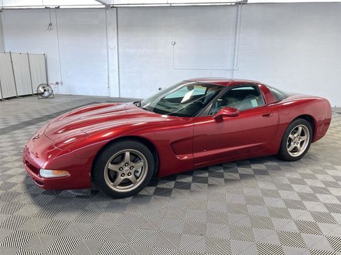 Used 2004 Chevrolet Corvette Coupe w/ Roof Package image 2