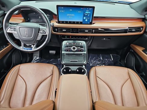 Used 2022 Lincoln Nautilus Reserve w/ Equipment Group 201A image 9