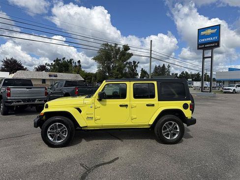 Used 2023 Jeep Wrangler Unlimited Sahara w/ Cold Weather Group AWD/4WD image 3