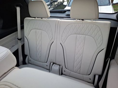 Used 2024 BMW X7 xDrive40i w/ Executive Package image 8