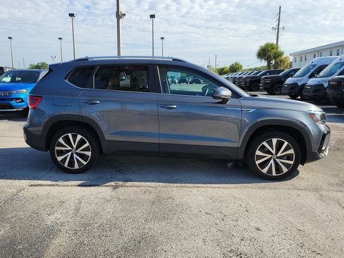 Used 2023 Volkswagen Taos SE FWD image 8