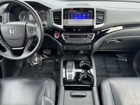 Used 2018 Honda Pilot Touring image 2