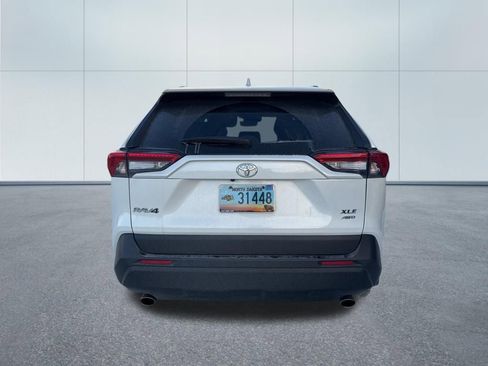 Used 2022 Toyota RAV4 XLE Premium image 5