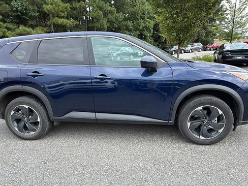 Used 2024 Nissan Rogue SV AWD/4WD image 7