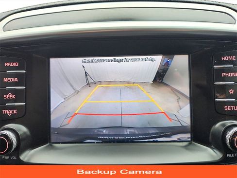 Used 2020 Kia Sorento LX image 16