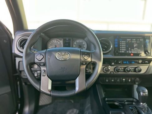 Used 2017 Toyota Tacoma TRD Off-Road image 16