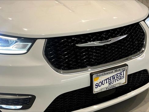 Used 2024 Chrysler Pacifica Touring-L image 33