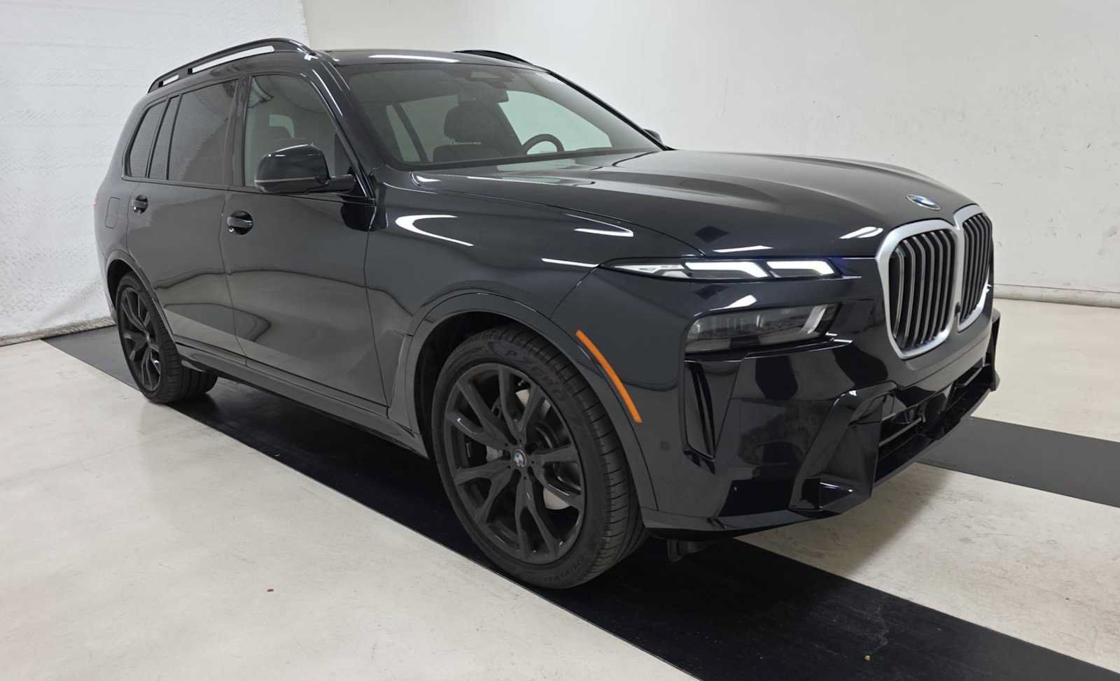Used 2026 BMW X7 xDrive40i w/ M Sport Package AWD/4WD image 1