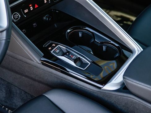 Used 2025 Audi Q5 Premium w/ Convenience Package image 21