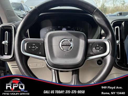 Used 2020 Volvo XC40 T5 Momentum AWD/4WD image 14