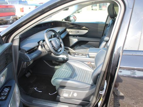 Used 2024 Lincoln Nautilus Reserve w/ Equipment Group 203A AWD/4WD image 10