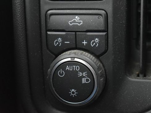Used 2022 Chevrolet Silverado 1500 Custom AWD/4WD image 17