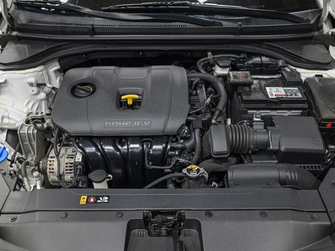 Used 2020 Hyundai Elantra SE FWD image 13