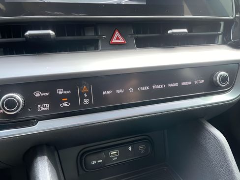 Used 2025 Kia Sportage EX w/ Premium Package FWD image 35