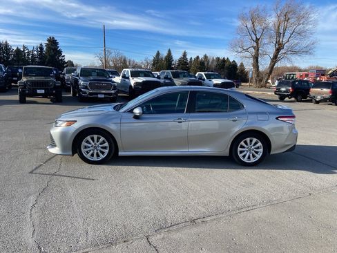 Used 2019 Toyota Camry LE image 5