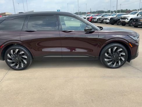 Used 2024 Lincoln Nautilus Reserve w/ Equipment Group 202A AWD/4WD image 2