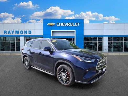 Used 2021 Toyota Highlander Platinum AWD/4WD image 1