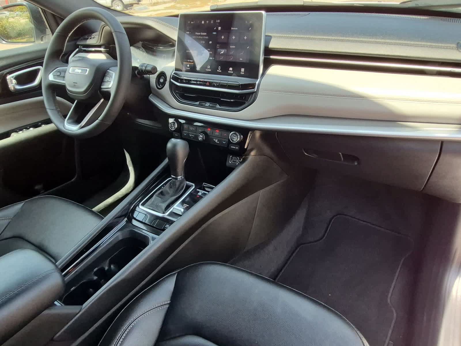 Used 2025 Jeep Compass Limited AWD/4WD image 27