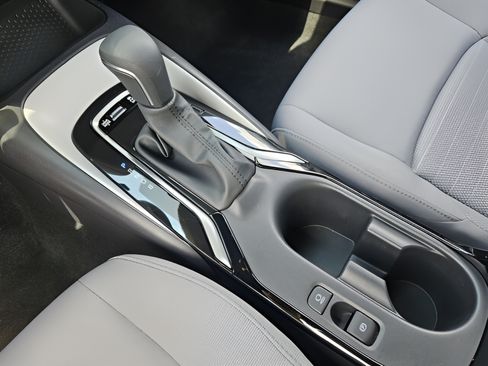 Certified 2025 Toyota Corolla SE FWD image 17