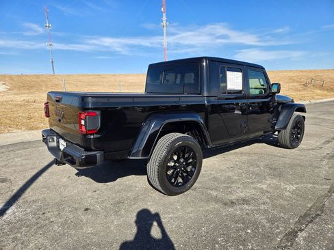 Used 2021 Jeep Gladiator Overland image 3