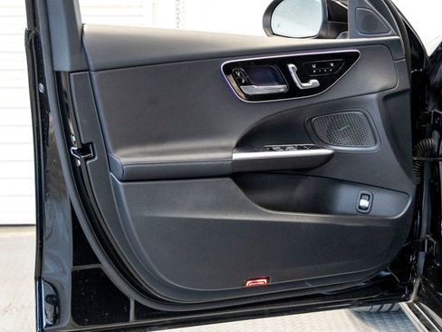 Used 2025 Mercedes-Benz C 300 Sedan image 12