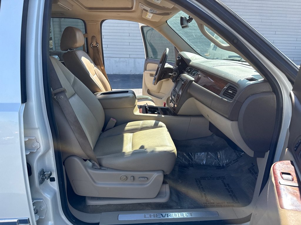 Used 2012 Chevrolet Avalanche LTZ RWD image 12
