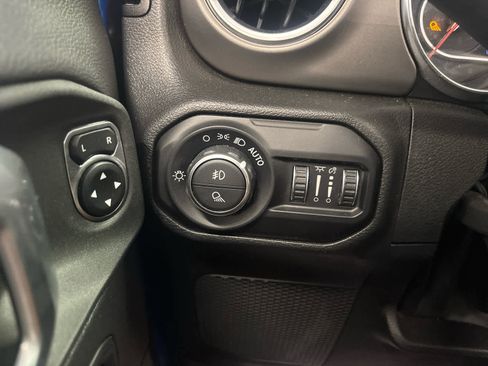 Used 2022 Jeep Gladiator Rubicon w/ Cold Weather Group image 22