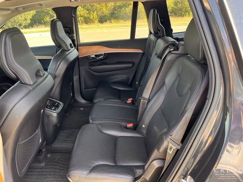 Used 2022 Volvo XC90 T5 Momentum w/ Advanced Package AWD/4WD image 29