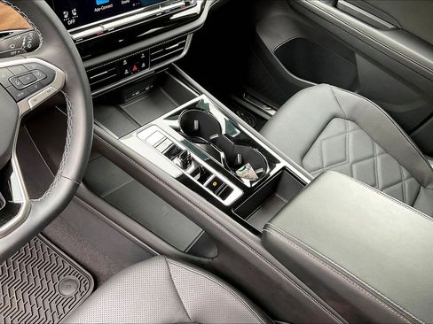 Certified 2024 Volkswagen Atlas SE w/ Panoramic Sunroof Package image 16