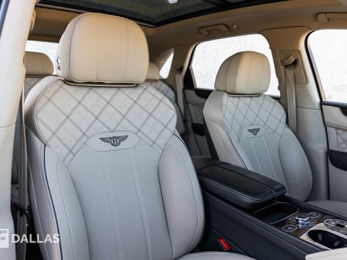 Used 2022 Bentley Bentayga image 39