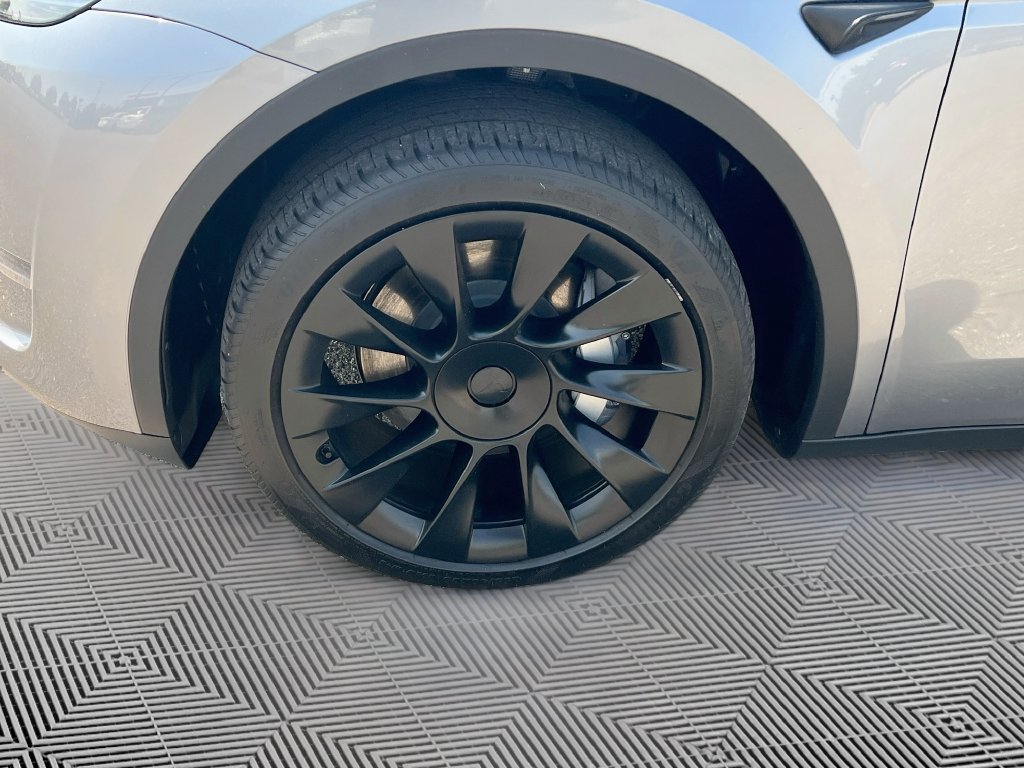 Used 2025 Tesla Model Y Long Range RWD image 28