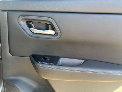 Certified 2024 Nissan Rogue SV image 30