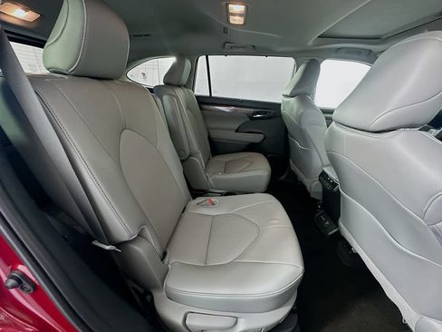 Used 2026 Toyota Highlander Limited AWD/4WD image 29