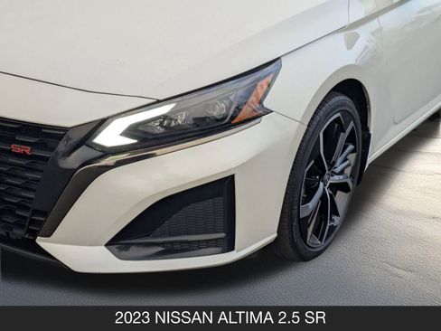 Used 2023 Nissan Altima 2.5 SR w/ SR Premium Package image 10