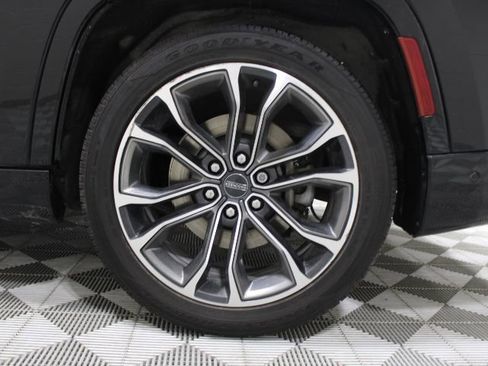 Used 2022 Jeep Grand Wagoneer Series III image 40