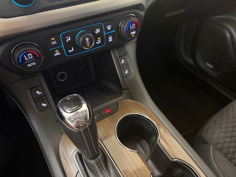 Used 2017 GMC Acadia SLE FWD image 11